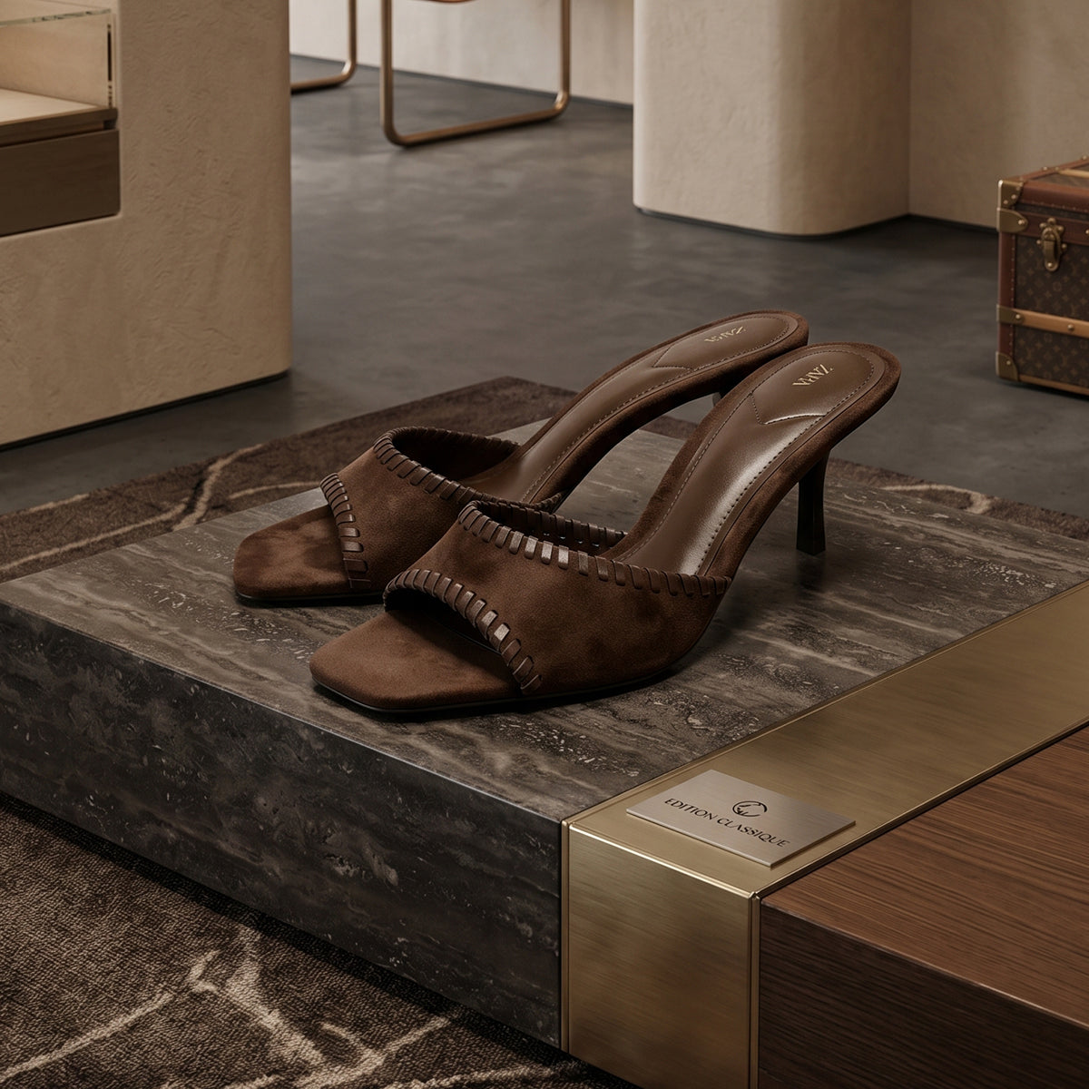 SPLIT SUEDE HEELED